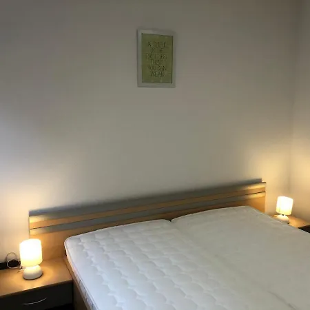 Ferienwohnung Am Karlsplatz Apartment *